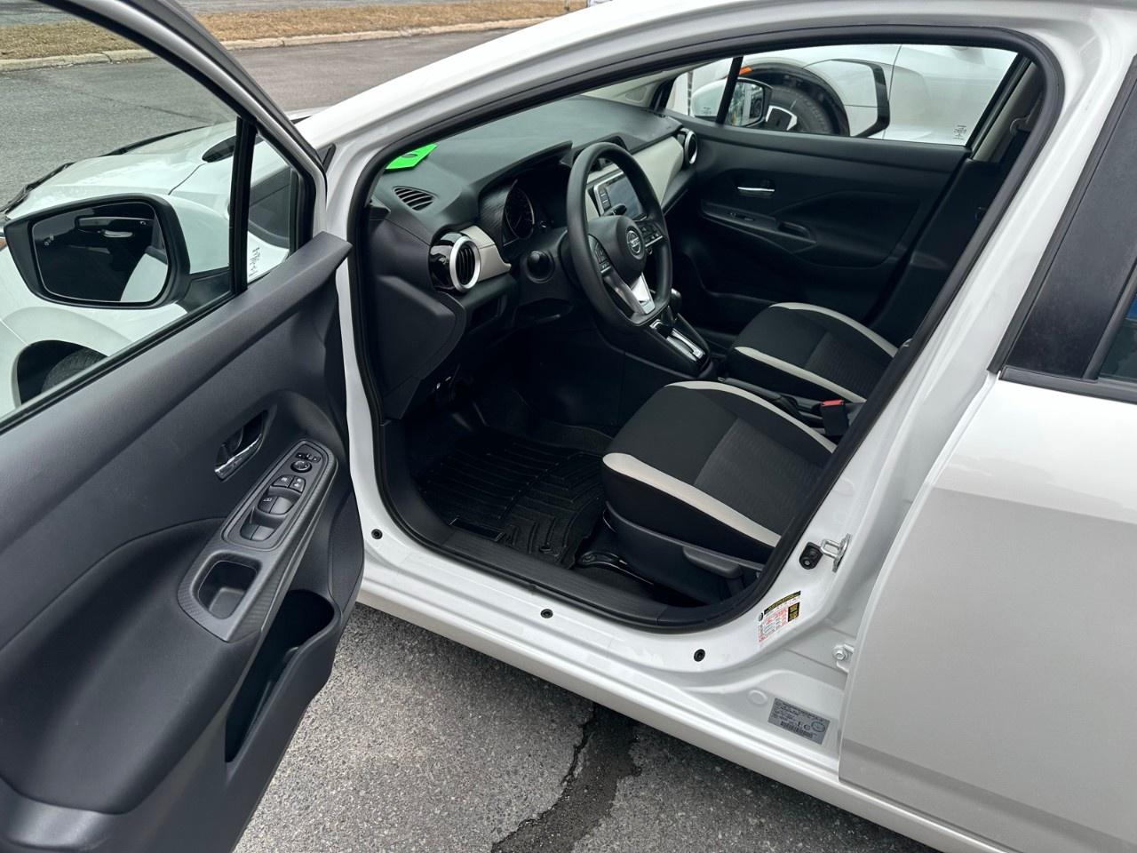 2021 Nissan Versa SV CVT Photo