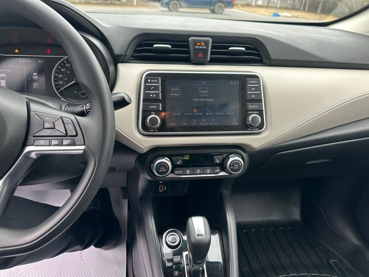 2021 Nissan Versa SV CVT Photo