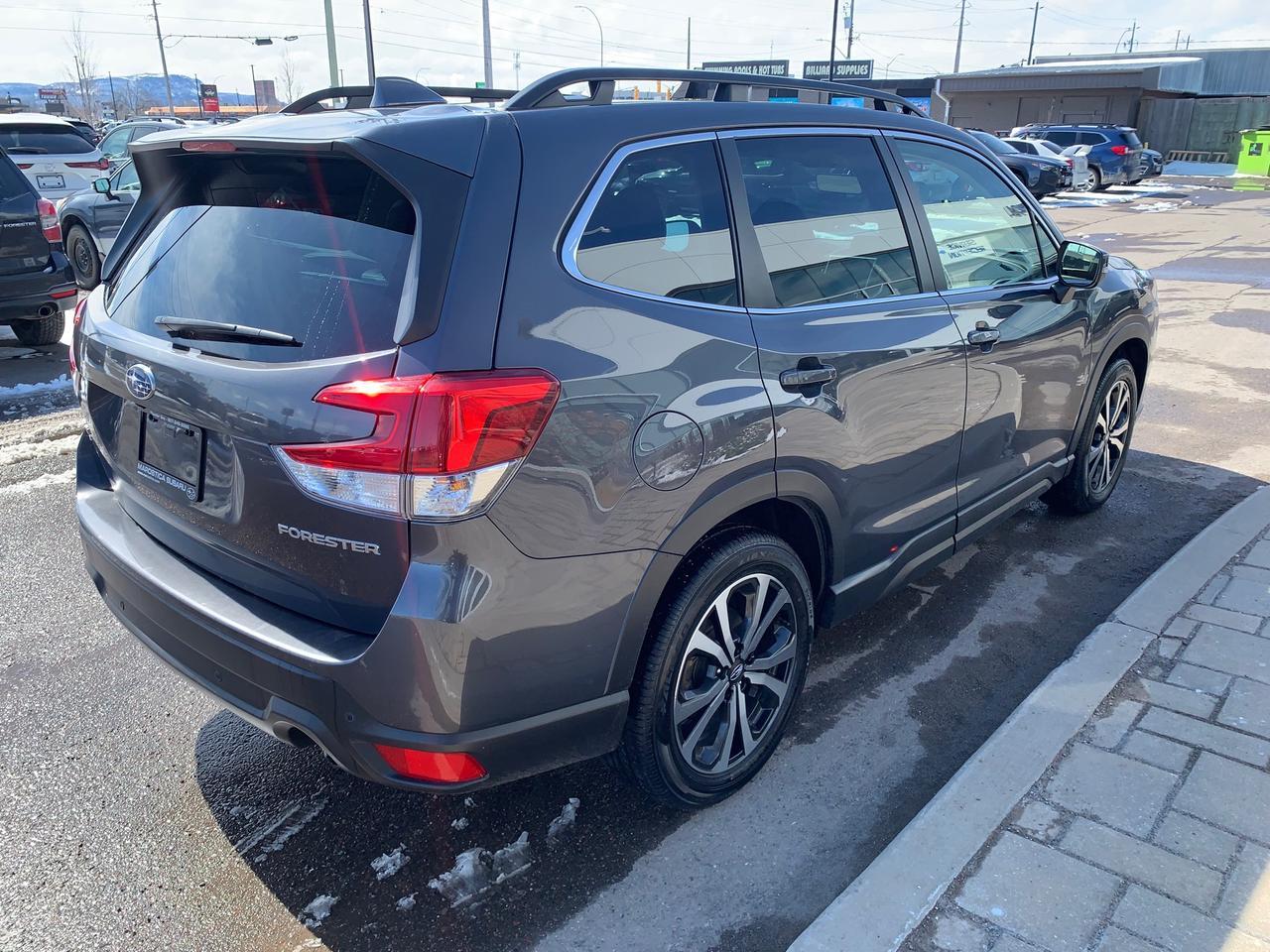 2023 Subaru Forester Limited 4dr All-Wheel Drive Photo4