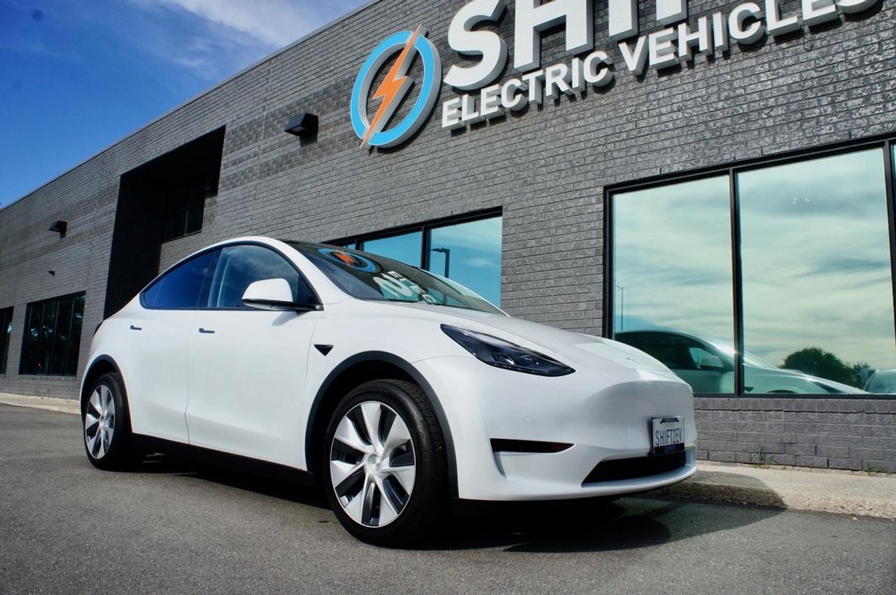 2022 Tesla Model Y Long Range AWD   7 SEATS! Safety Included! Photo