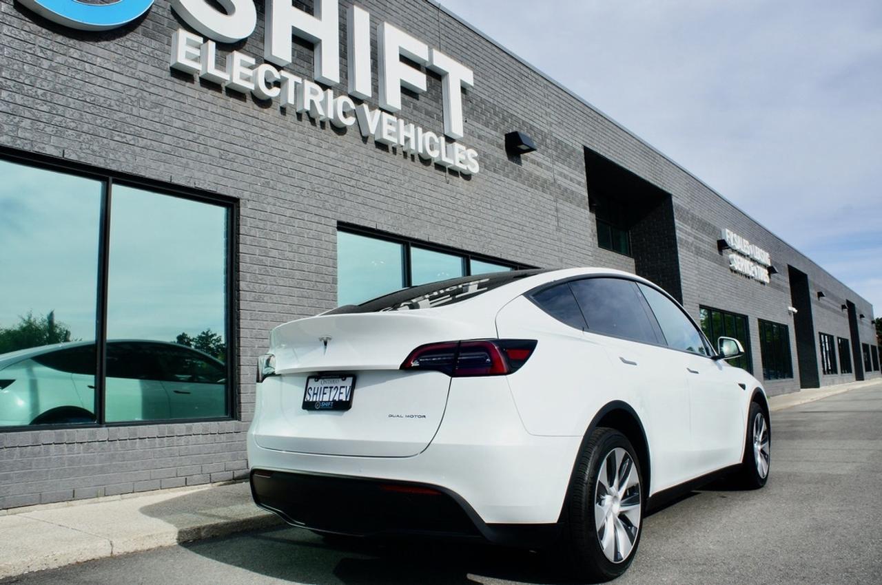 2022 Tesla Model Y Long Range AWD   7 SEATS! Safety Included! Photo