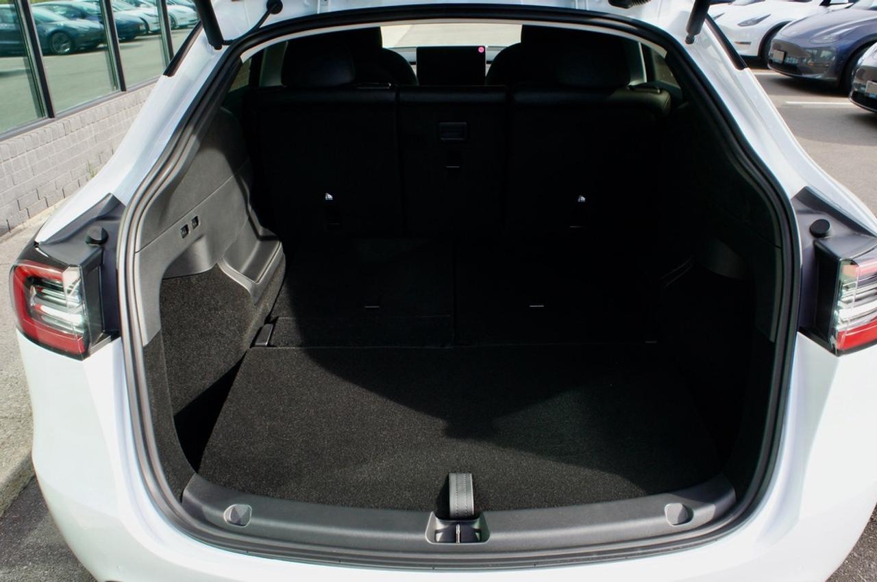 2022 Tesla Model Y Long Range AWD   7 SEATS! Safety Included! Photo