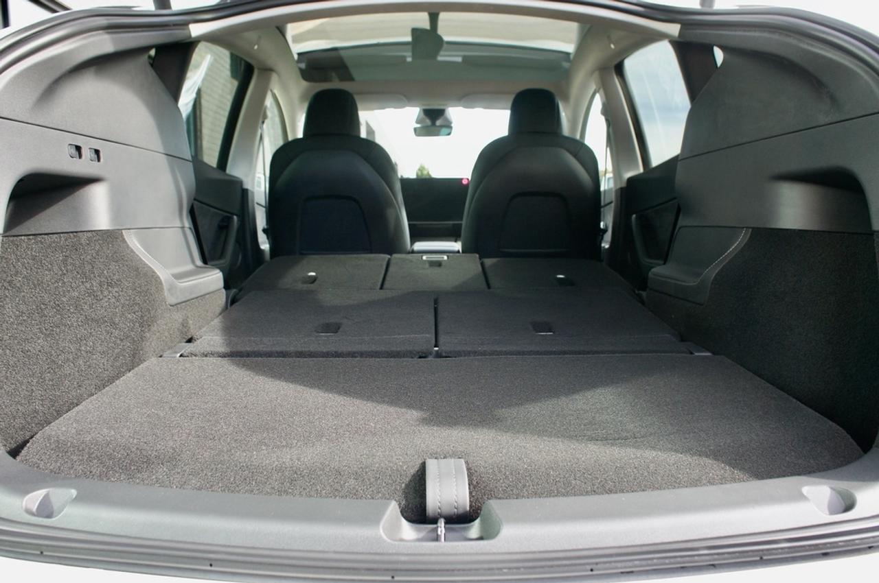 2022 Tesla Model Y Long Range AWD   7 SEATS! Safety Included! Photo