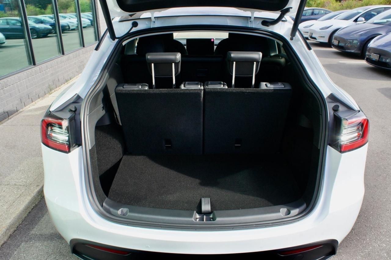 2022 Tesla Model Y Long Range AWD   7 SEATS! Safety Included! Photo