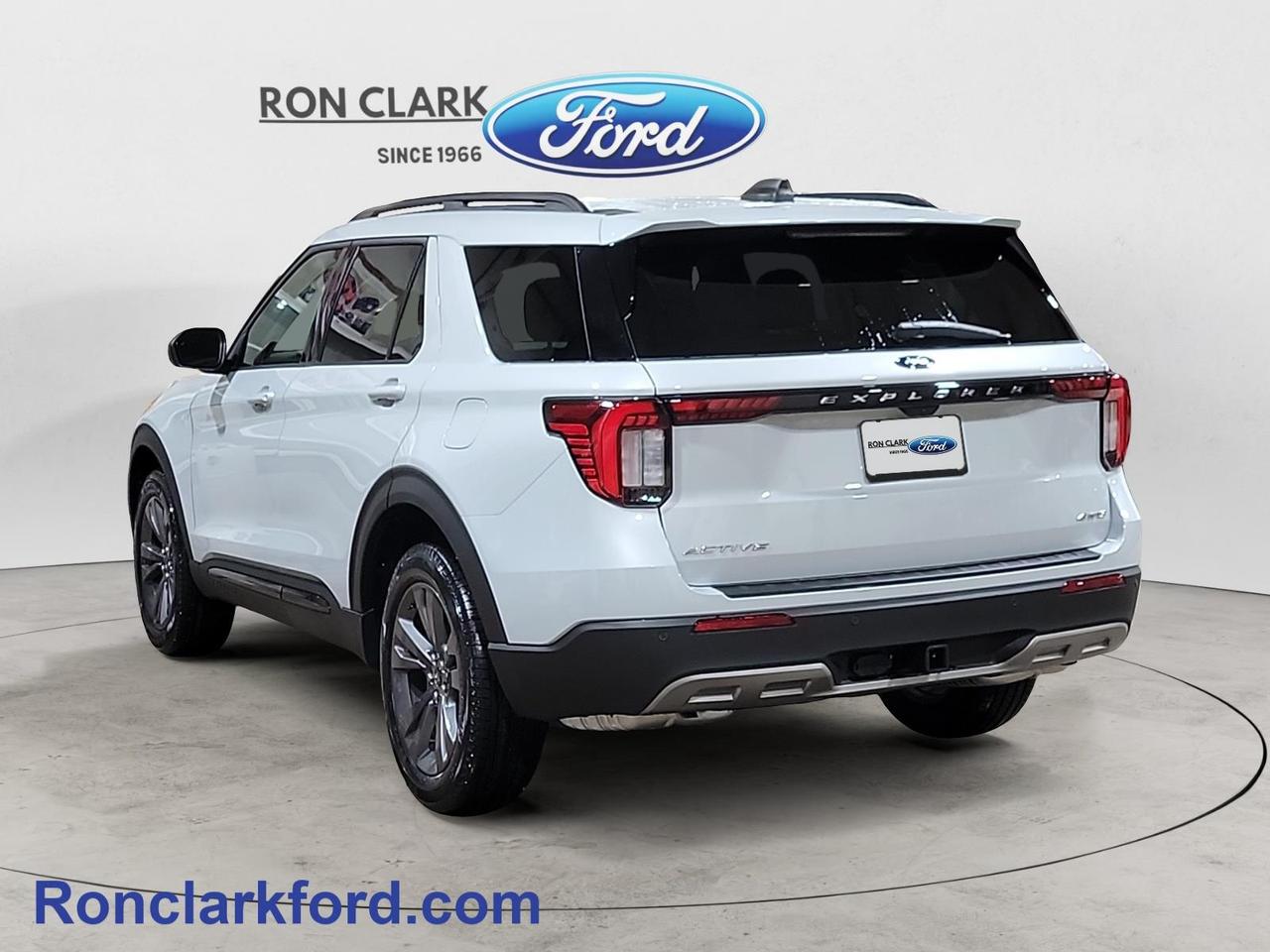 2026 Ford Explorer Active 4dr 4x4 Photo4