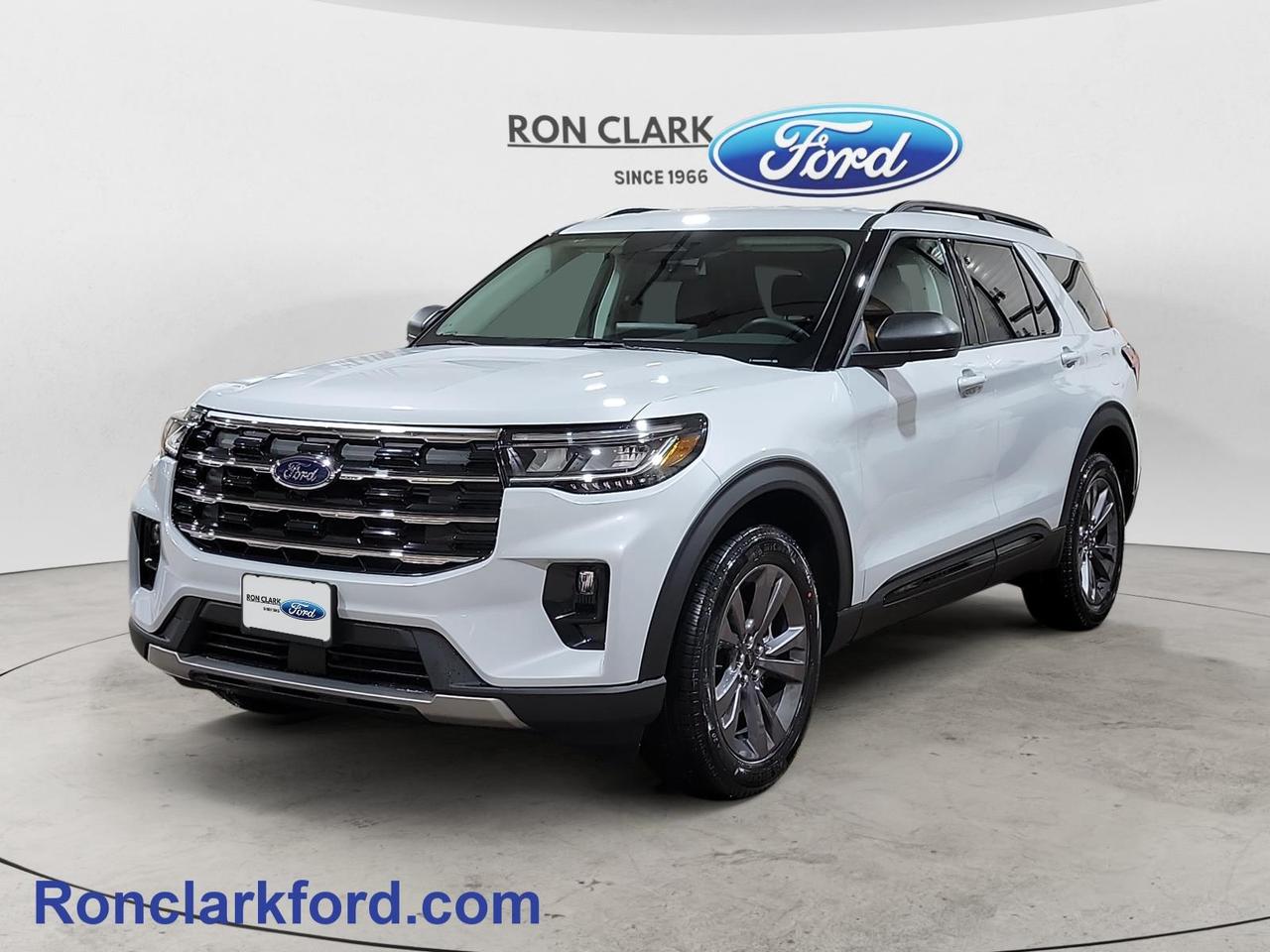 2026 Ford Explorer Active 4dr 4x4 Photo2