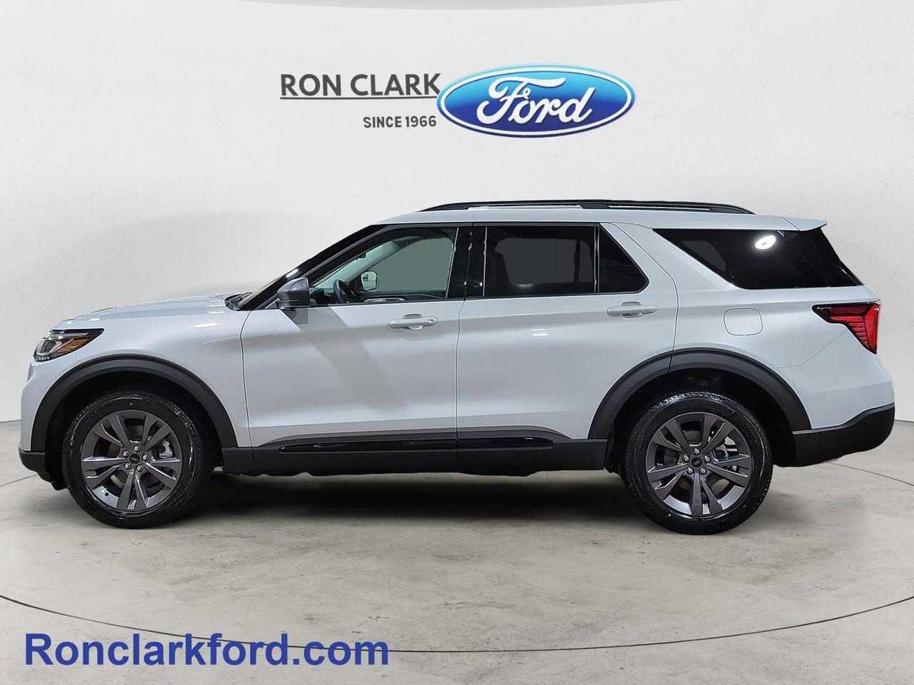 2026 Ford Explorer Active 4dr 4x4 Photo3