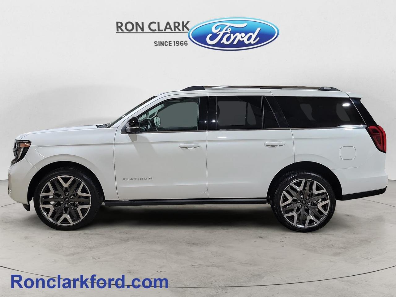 2026 Ford Expedition Platinum 4dr 4x4 Photo3