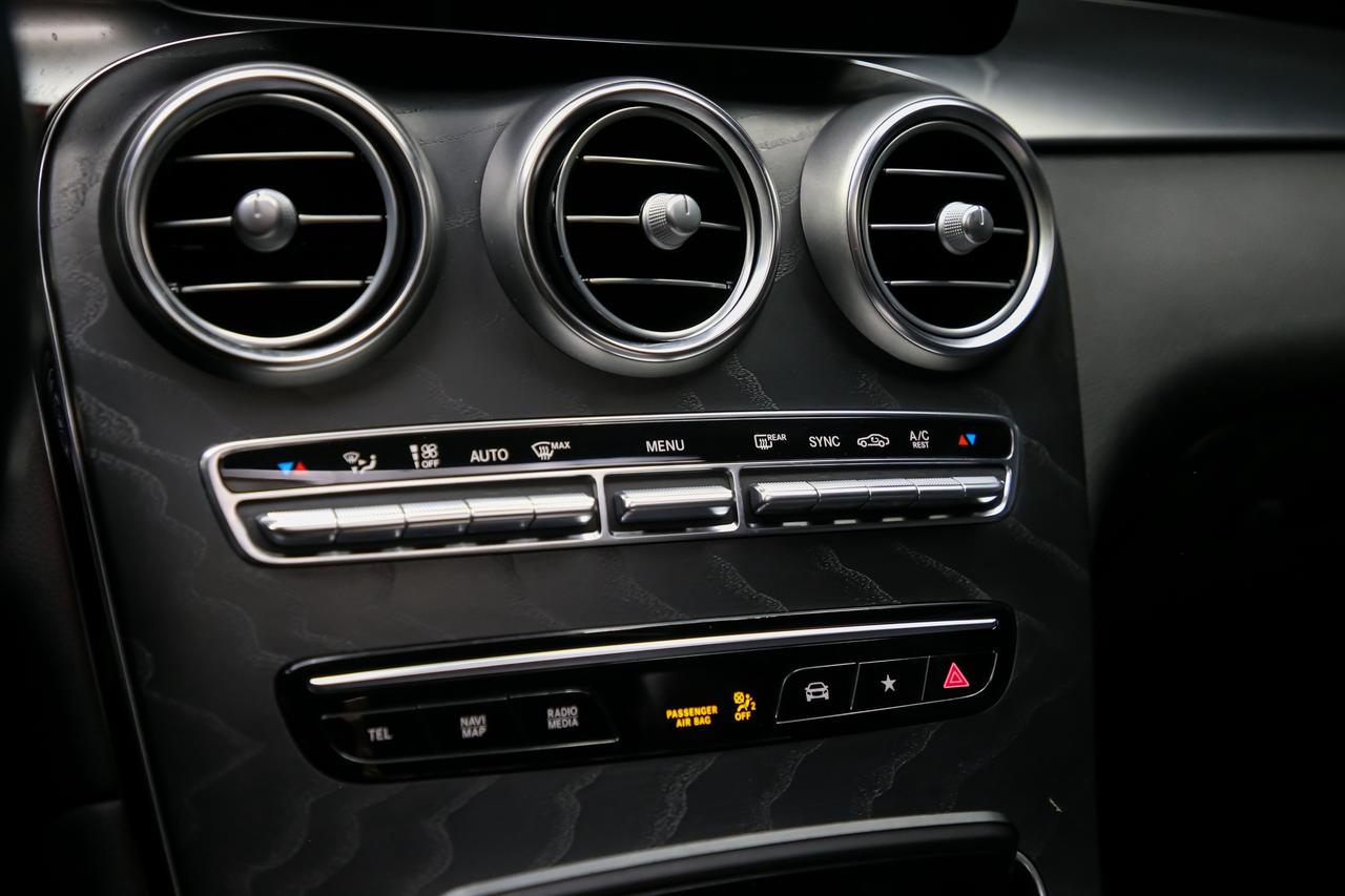 2022 Mercedes-Benz GLC 300 COUPE 4MATIC AMG LINE PREMIUMPKG NOACCDNT Photo