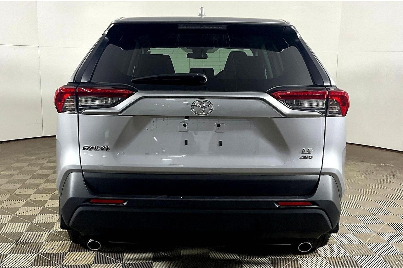 2024 Toyota RAV4 LE AWD Photo3