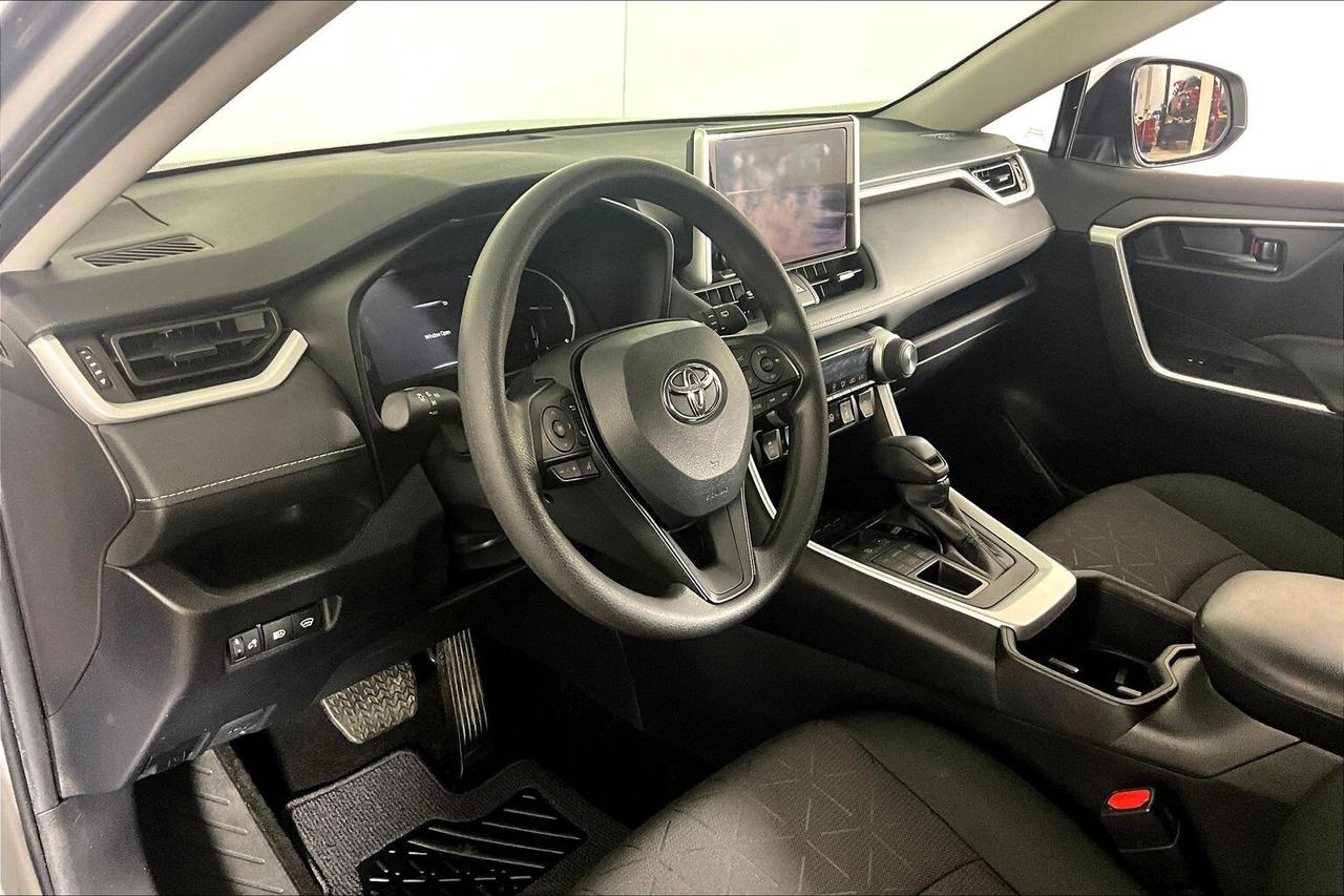 2024 Toyota RAV4 LE AWD Photo