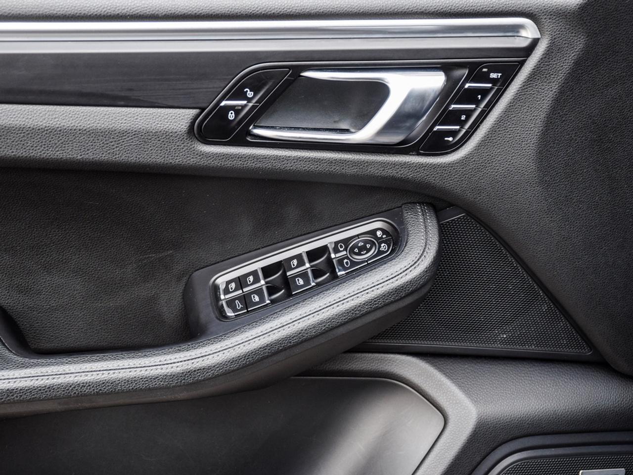2018 Porsche Macan  Photo
