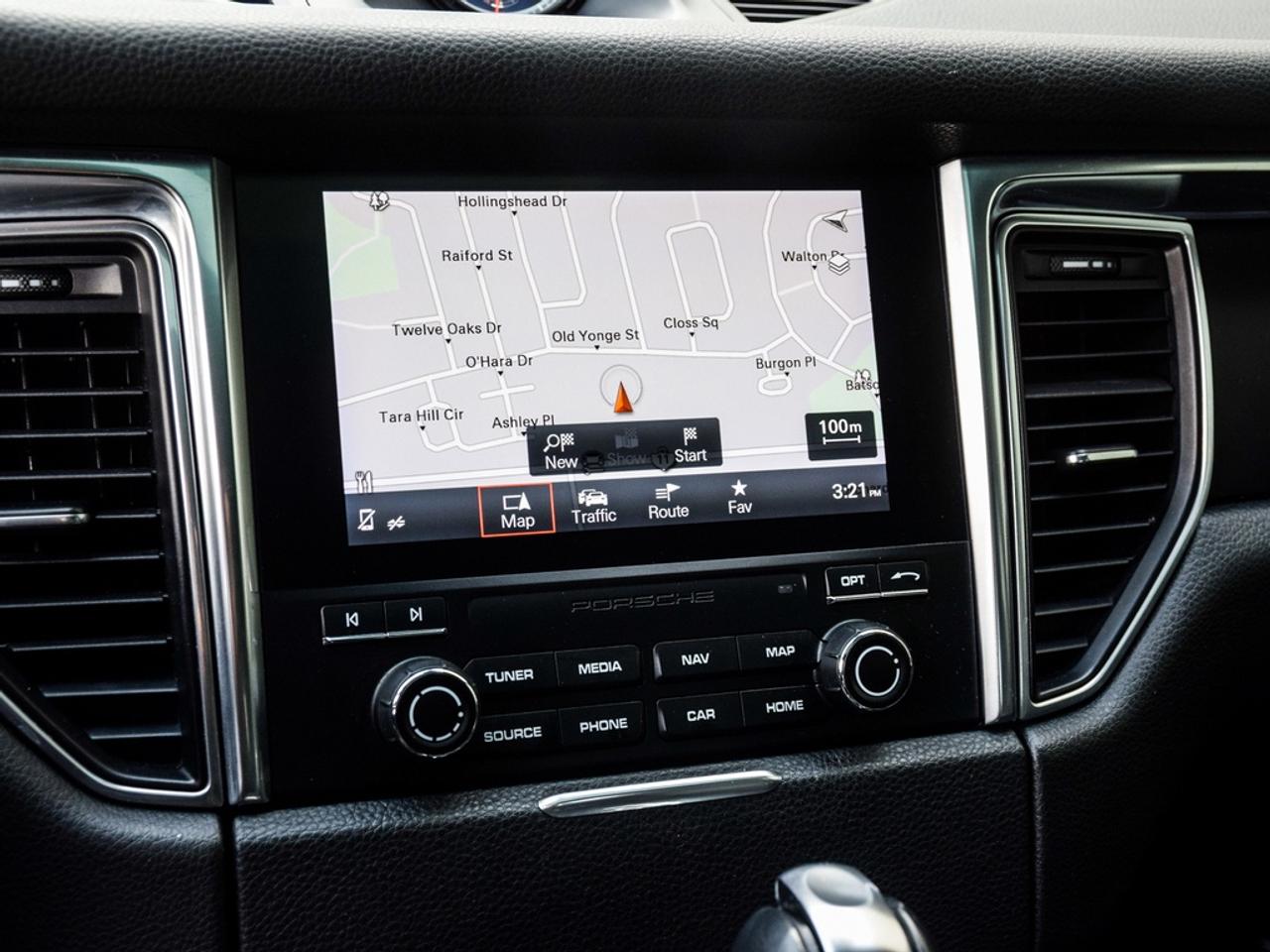 2018 Porsche Macan  Photo