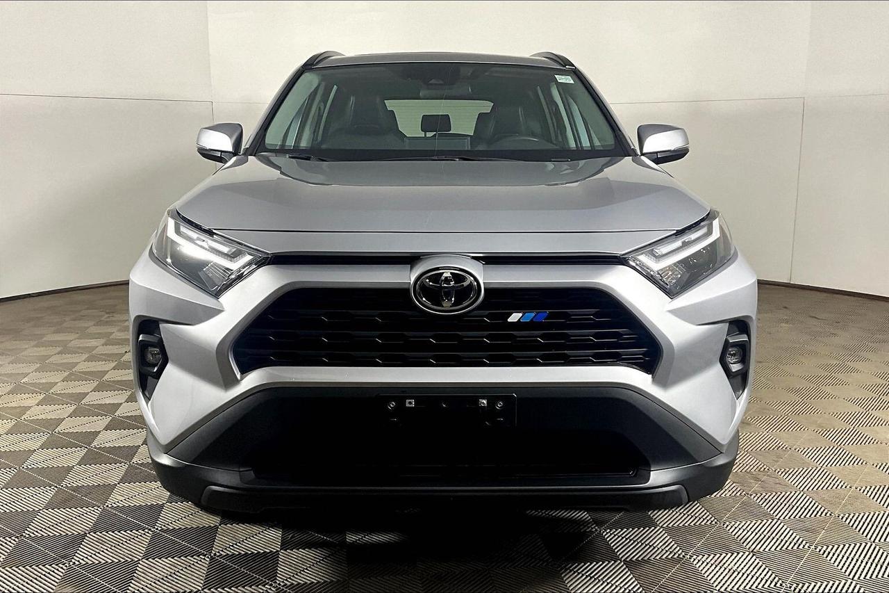 2023 Toyota RAV4 XLE AWD Photo2