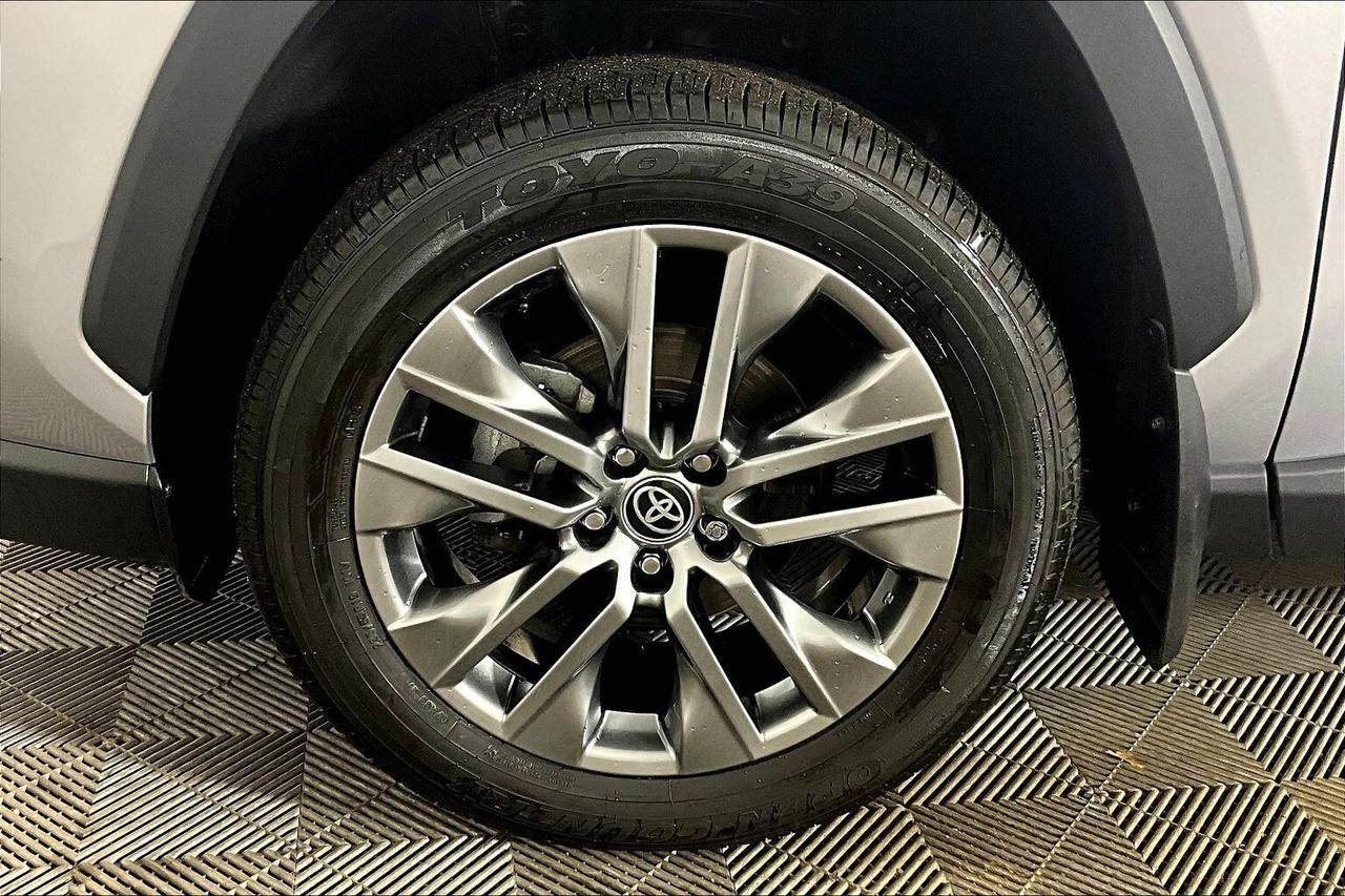 2023 Toyota RAV4 XLE AWD Photo