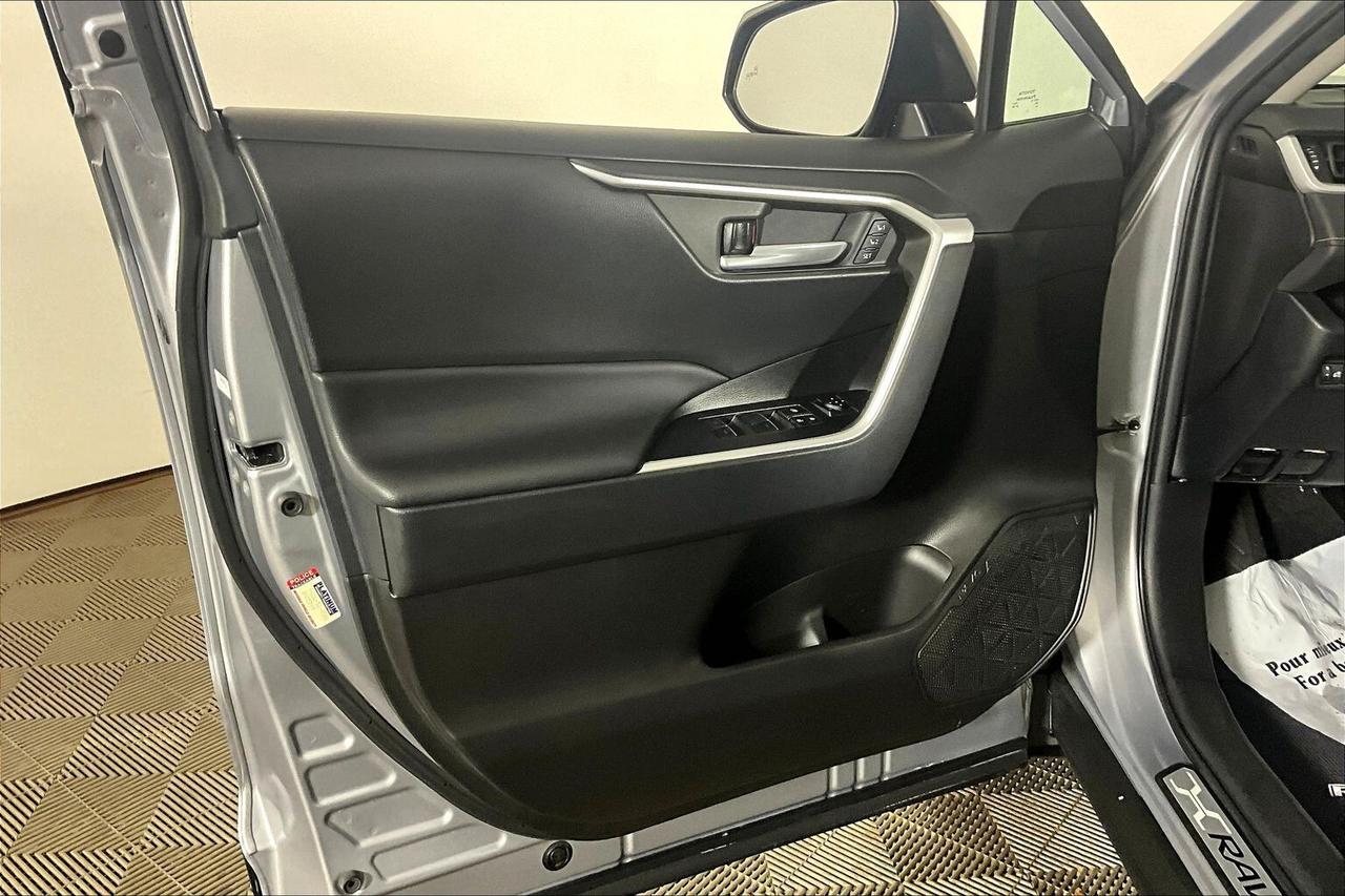 2023 Toyota RAV4 XLE AWD Photo