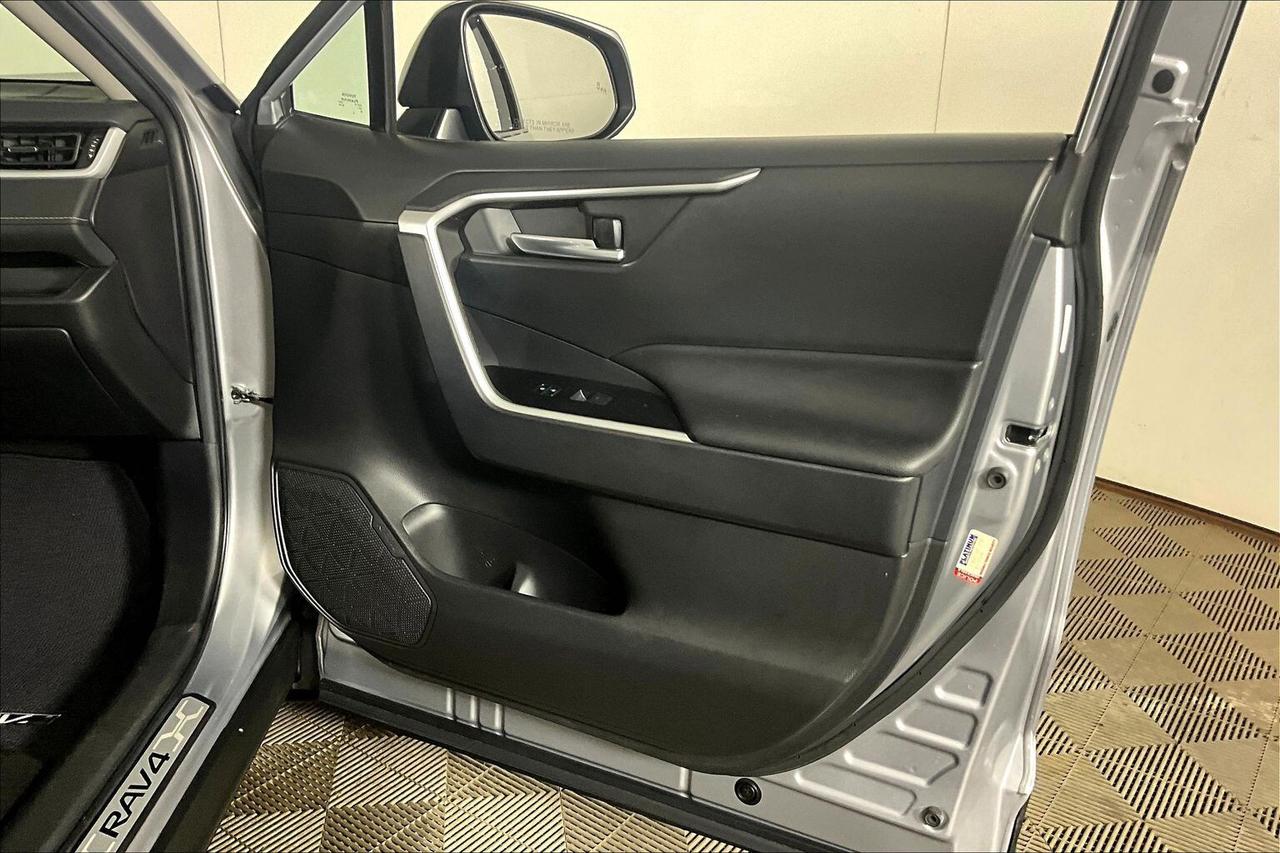 2023 Toyota RAV4 XLE AWD Photo
