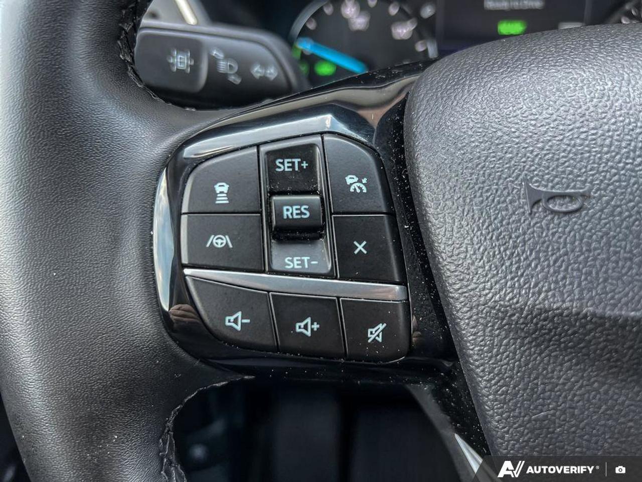 2022 Ford Escape SEL Hybrid   NAV   LEATHER   SUNROOF Photo