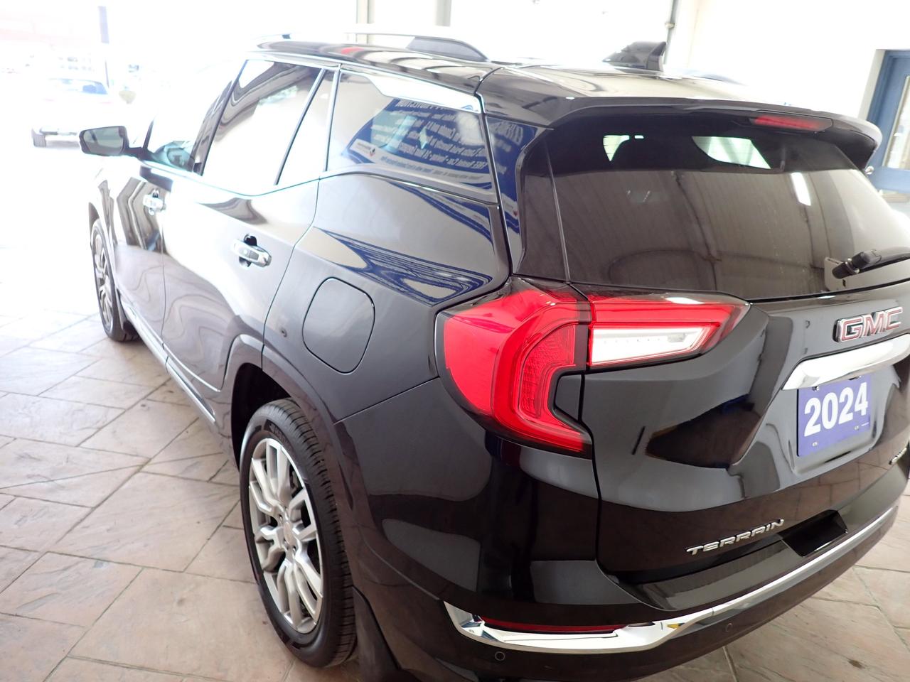 2024 GMC Terrain Denali AWD 4DR LEATHER NAVI SUNROOF Photo