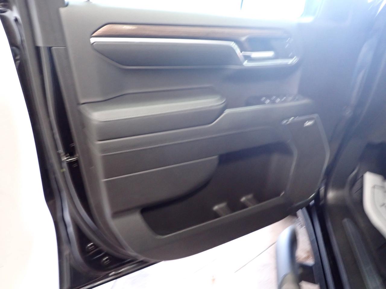 2024 Chevrolet Silverado 1500 RST 4WD CREW CAB ATS BUCKET SEATS 20' WHEELS 5'8 BOX Photo