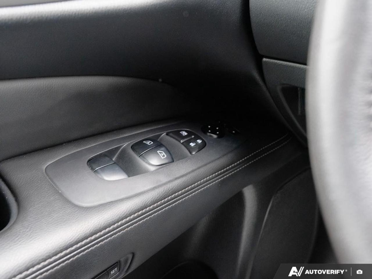 2015 Nissan Pathfinder 4WD 4DR SL Photo