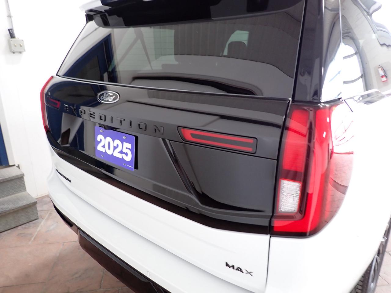 2025 Ford Expedition Platinum Max 4WD LEATHER NAVI SUNROOF BUCKETS 4WD Photo2