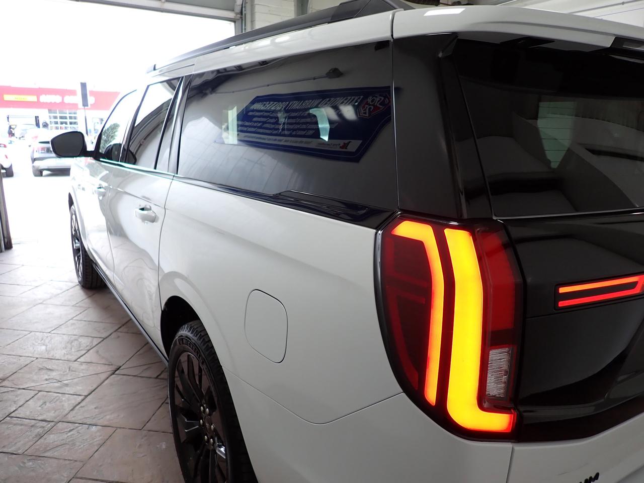 2025 Ford Expedition Platinum Max 4WD LEATHER NAVI SUNROOF BUCKETS 4WD Photo