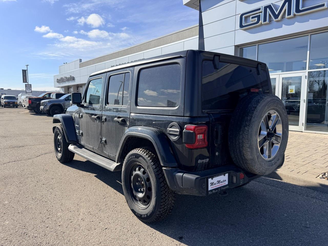 2020 Jeep WRANGLER UNLIMITED Sahara 4x4 Photo3