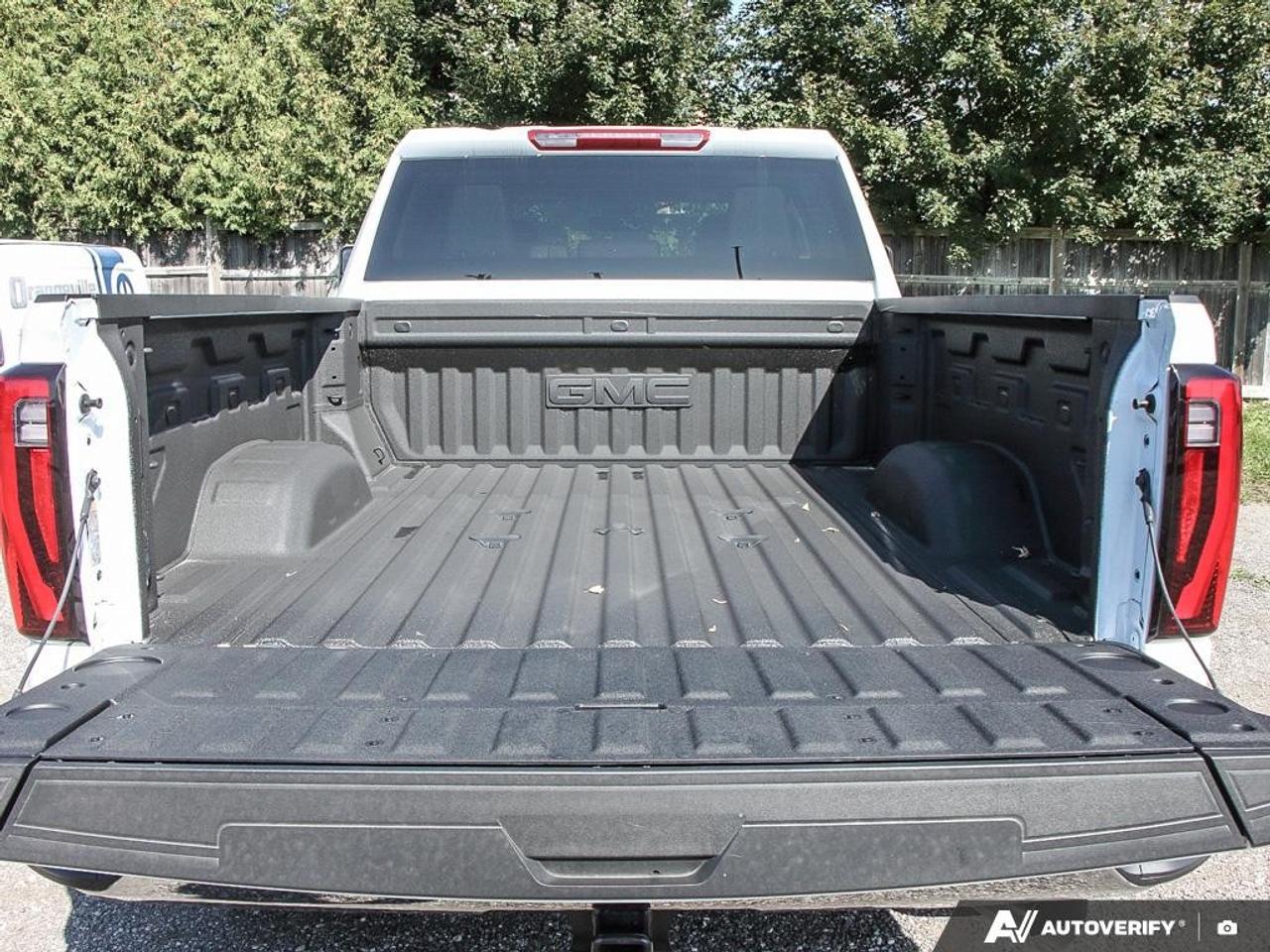 2026 GMC SIERRA 2500HD Crew Cab Standard Box 4-Wheel Drive SLT Photo