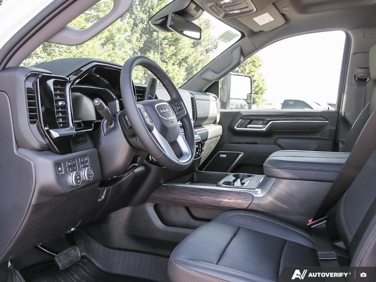 2026 GMC SIERRA 2500HD Crew Cab Standard Box 4-Wheel Drive SLT Photo