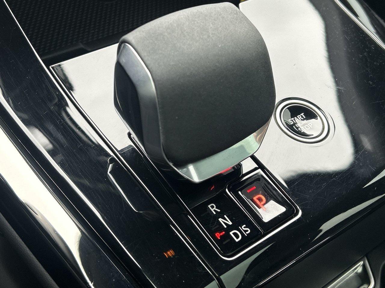 2024 Land Rover Range Rover Sport P400 Dynamic HSE Low KMS 22 Inch Wheels Adaptive C Photo