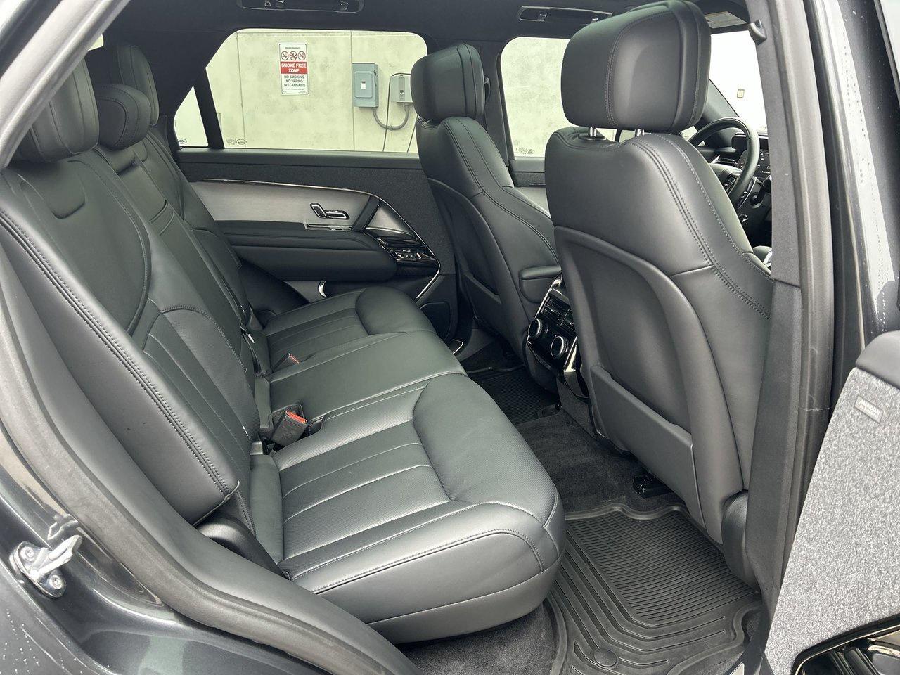 2024 Land Rover Range Rover Sport P400 Dynamic HSE Low KMS 22 Inch Wheels Adaptive C Photo