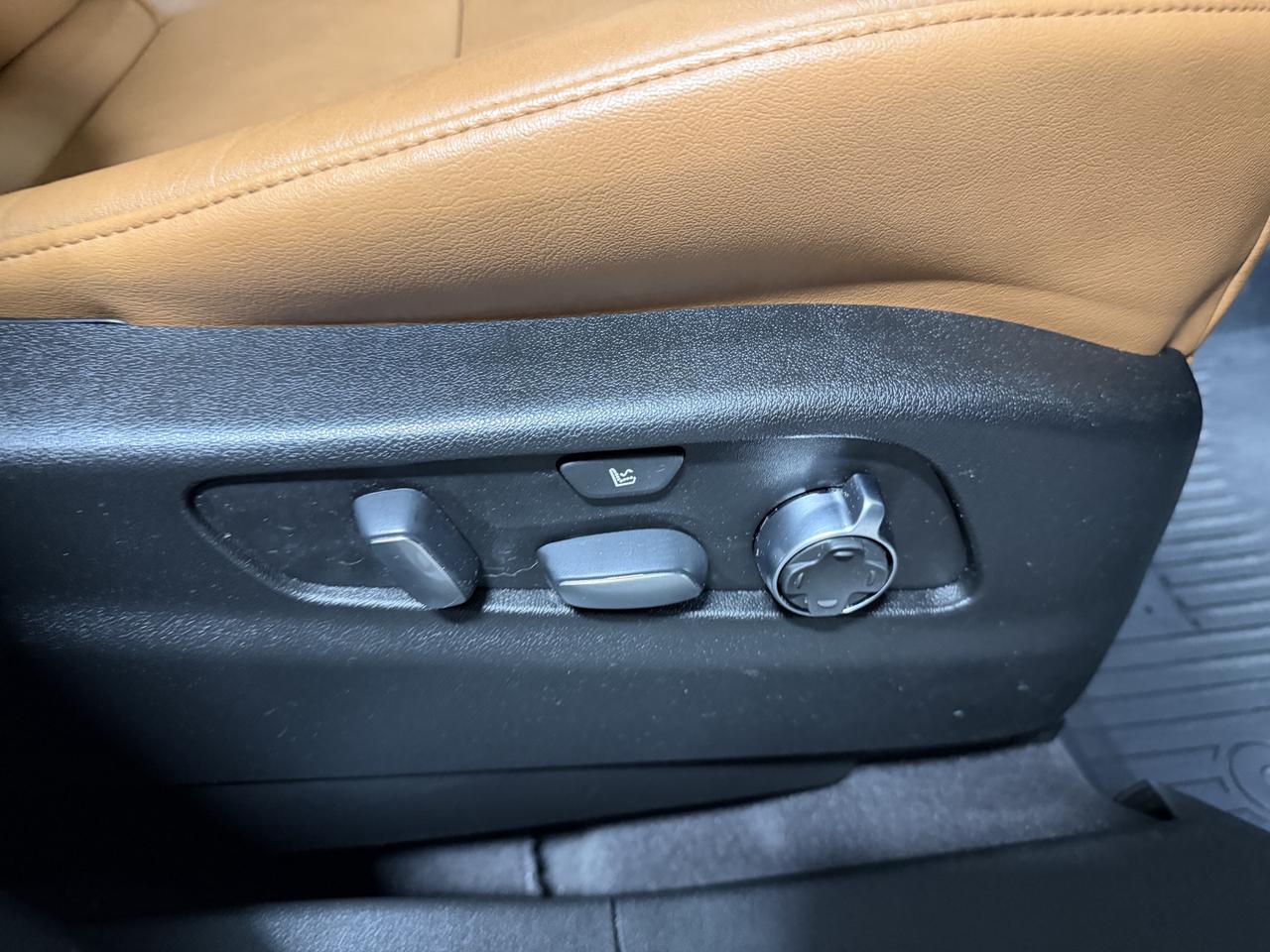 2020 Cadillac XT4 AWD Sport 1 Owner Certified 2 Sets of wheels Photo