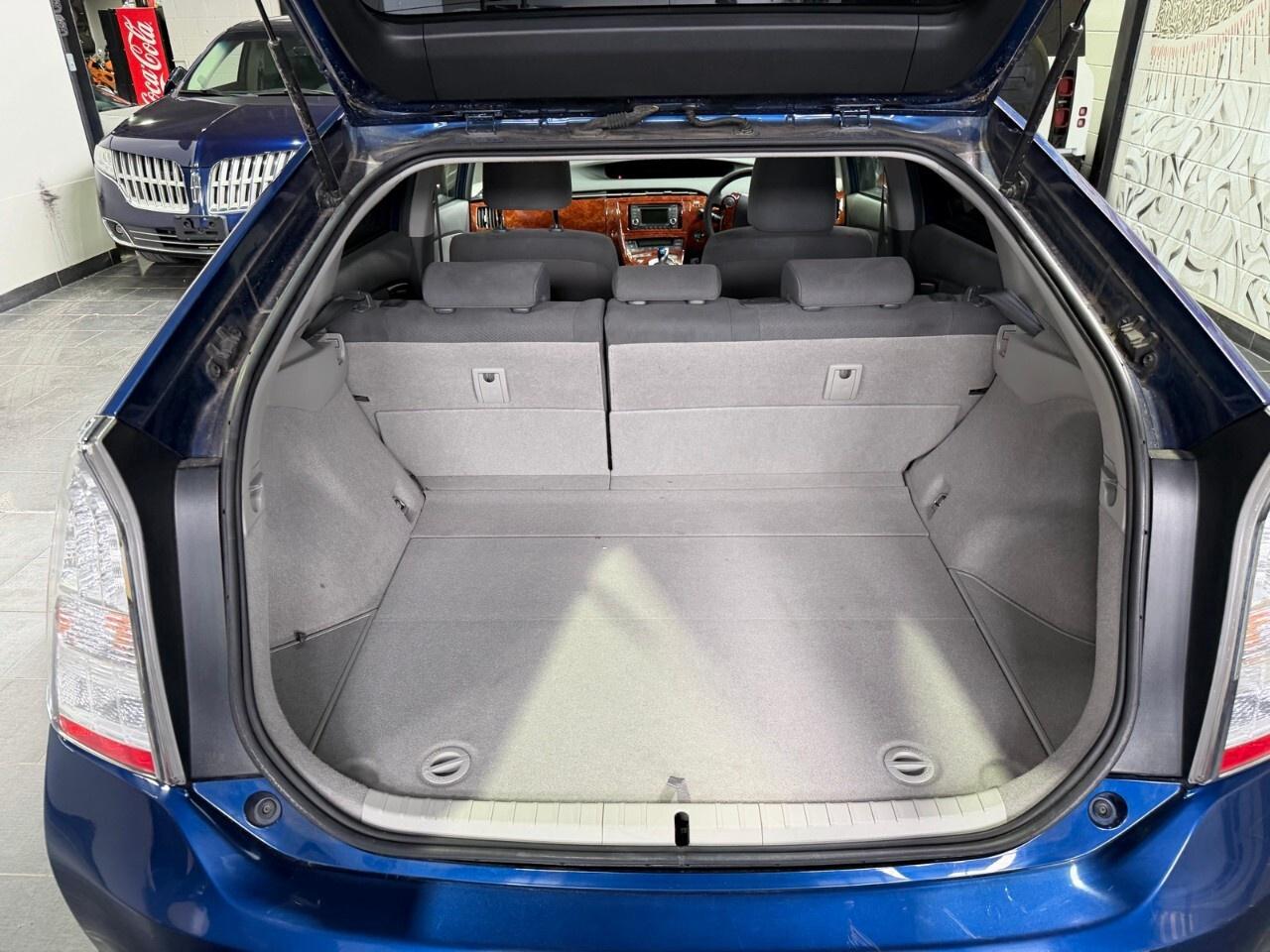 2010 Toyota Prius Plug-In Hybrid XSE ? 2010 Toyota Prius hybrid right hand drive Photo