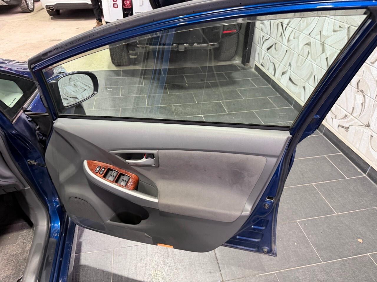 2010 Toyota Prius Plug-In Hybrid XSE ? 2010 Toyota Prius hybrid right hand drive Photo