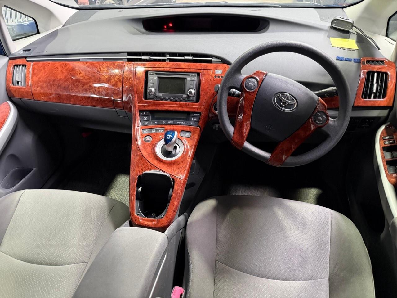 2010 Toyota Prius Plug-In Hybrid XSE ? 2010 Toyota Prius hybrid right hand drive Photo