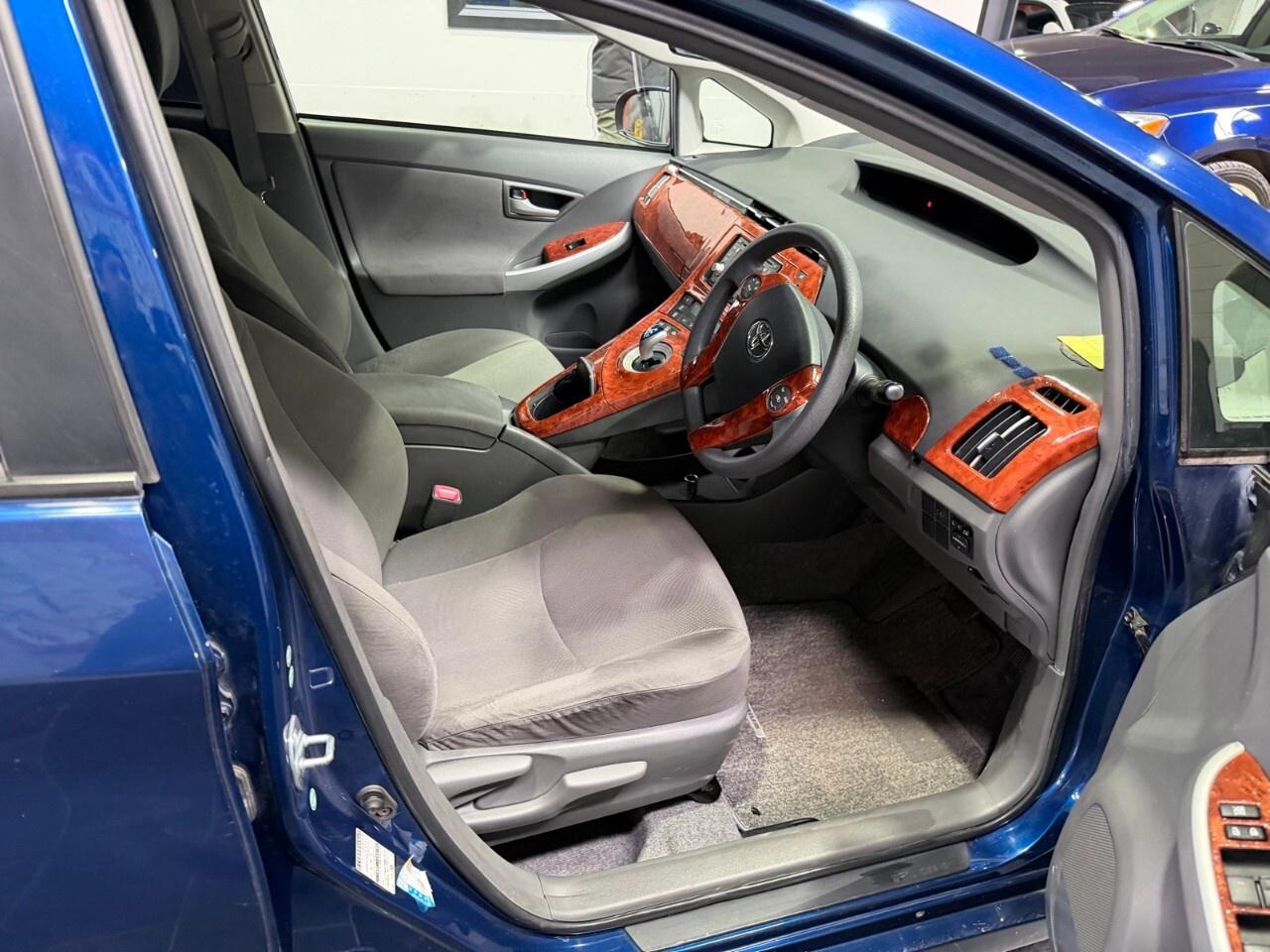 2010 Toyota Prius Plug-In Hybrid XSE ? 2010 Toyota Prius hybrid right hand drive Photo