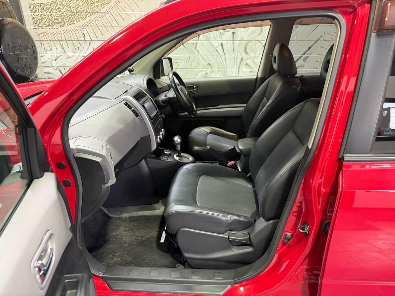 2009 Nissan X-Trail LE 2009 Nissan X Trail, right hand drive Photo
