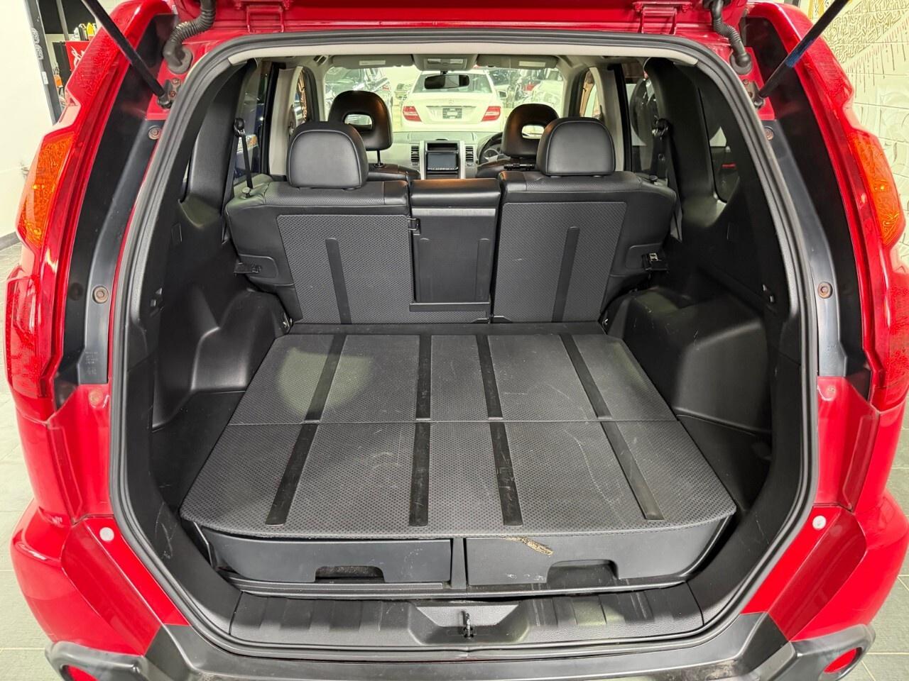 2009 Nissan X-Trail LE 2009 Nissan X Trail, right hand drive Photo