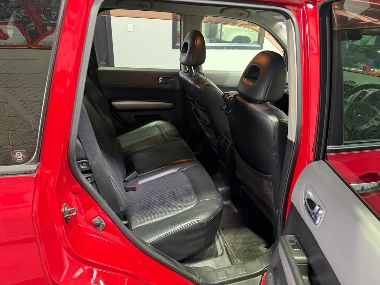 2009 Nissan X-Trail LE 2009 Nissan X Trail, right hand drive Photo