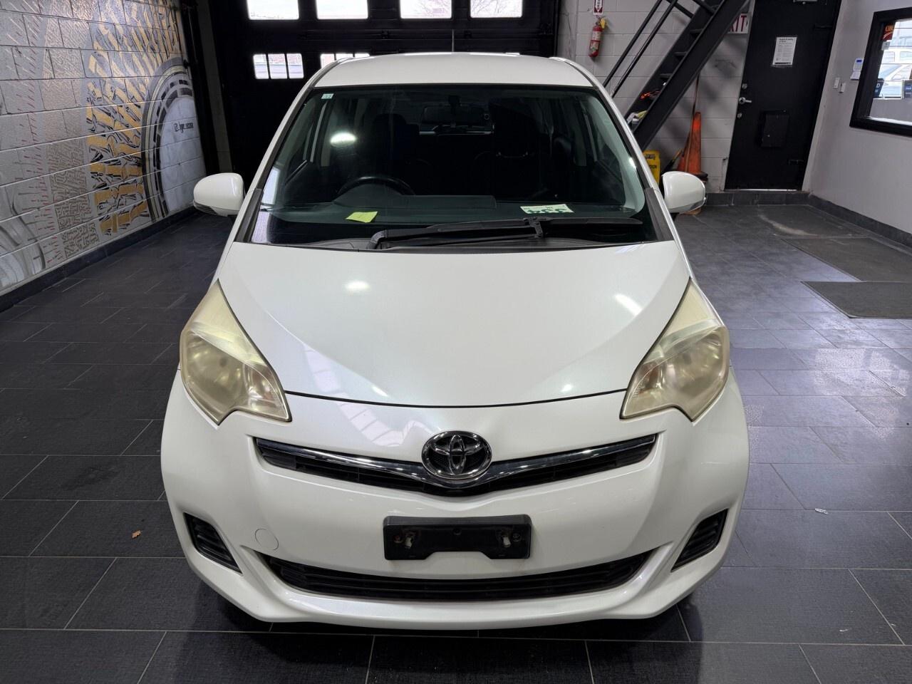 2010 Toyota Ractis 2010 Toyota rack 1.5 L four-cylinder right Pan dri Photo