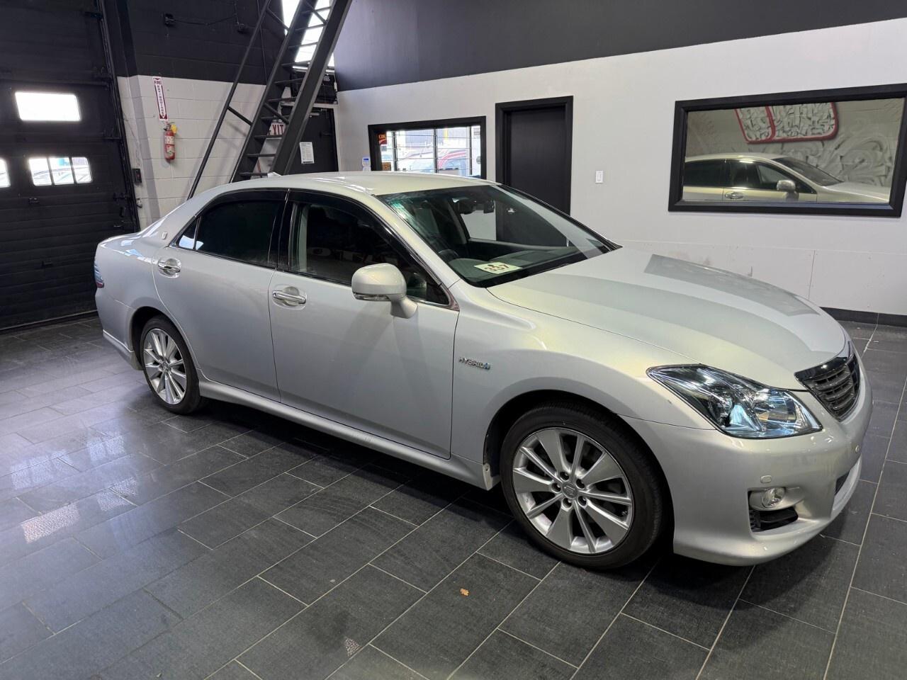 2010 Toyota Crown Limited 2008 Toyota Crown, V6 hybrid ? Photo