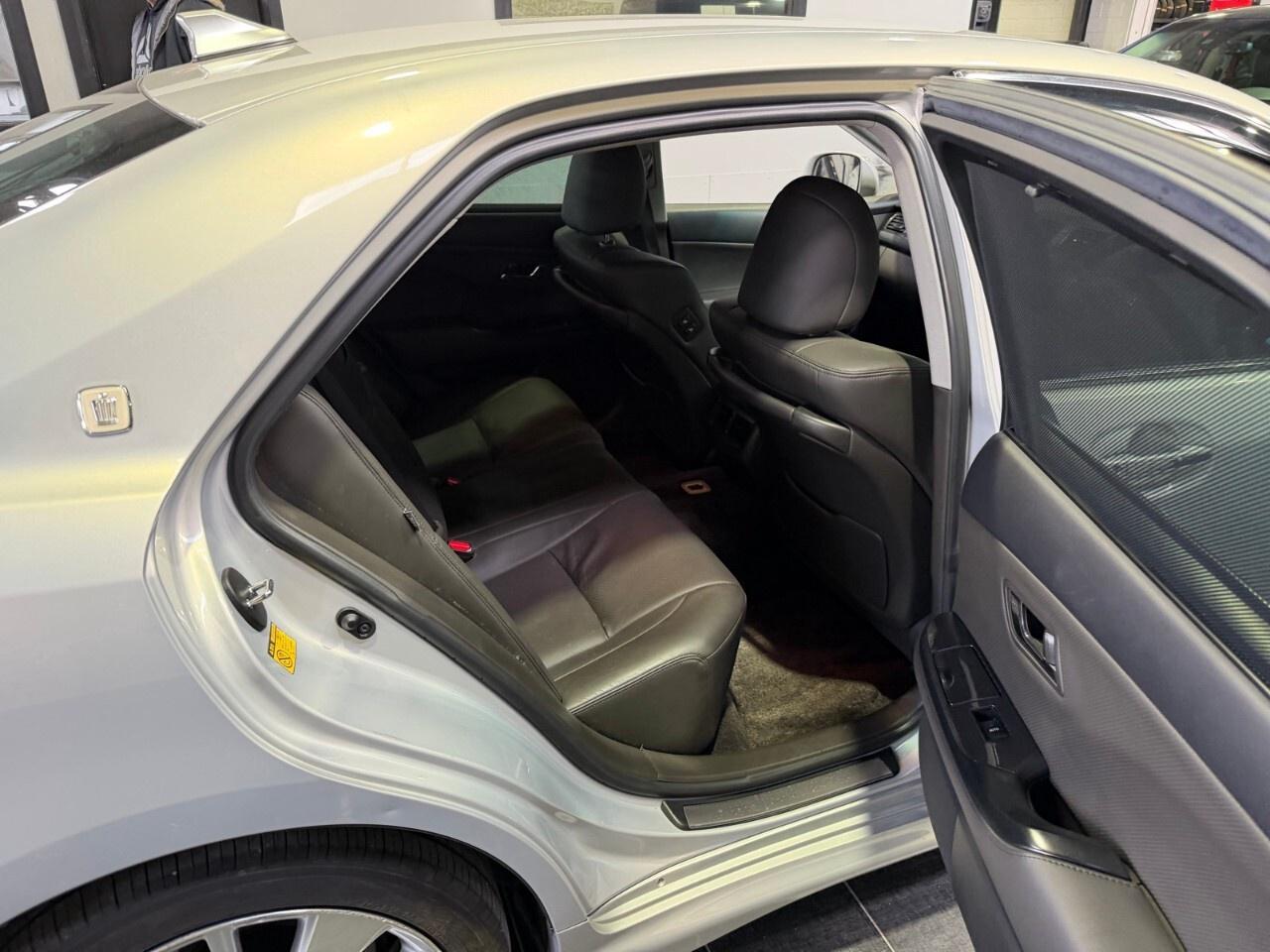 2010 Toyota Crown Limited 2008 Toyota Crown, V6 hybrid ? Photo