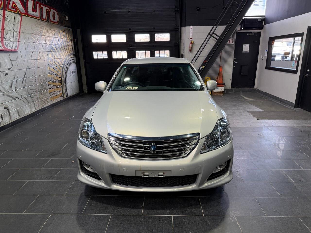 2010 Toyota Crown Limited 2008 Toyota Crown, V6 hybrid ? Photo