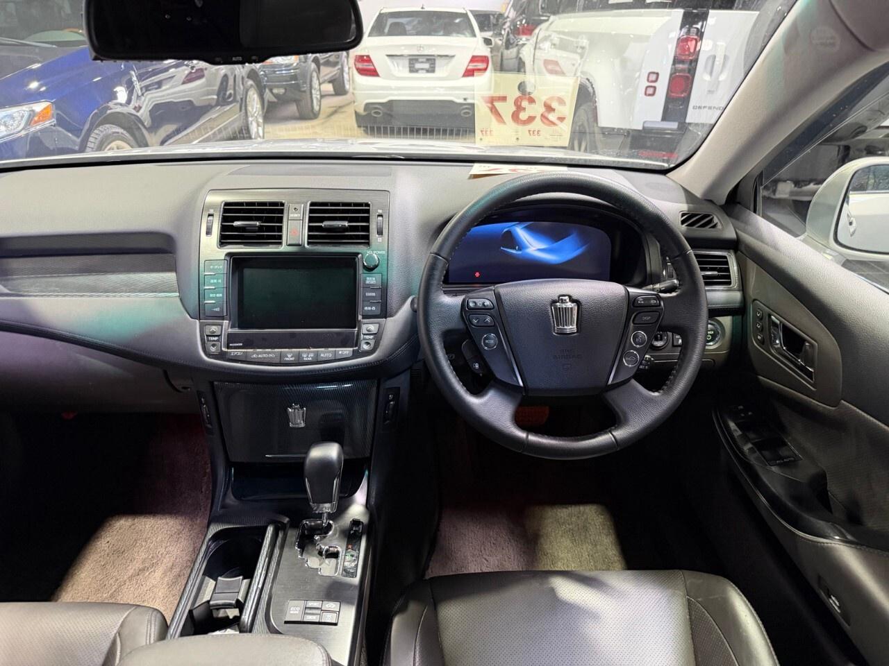 2010 Toyota Crown Limited 2008 Toyota Crown, V6 hybrid ? Photo