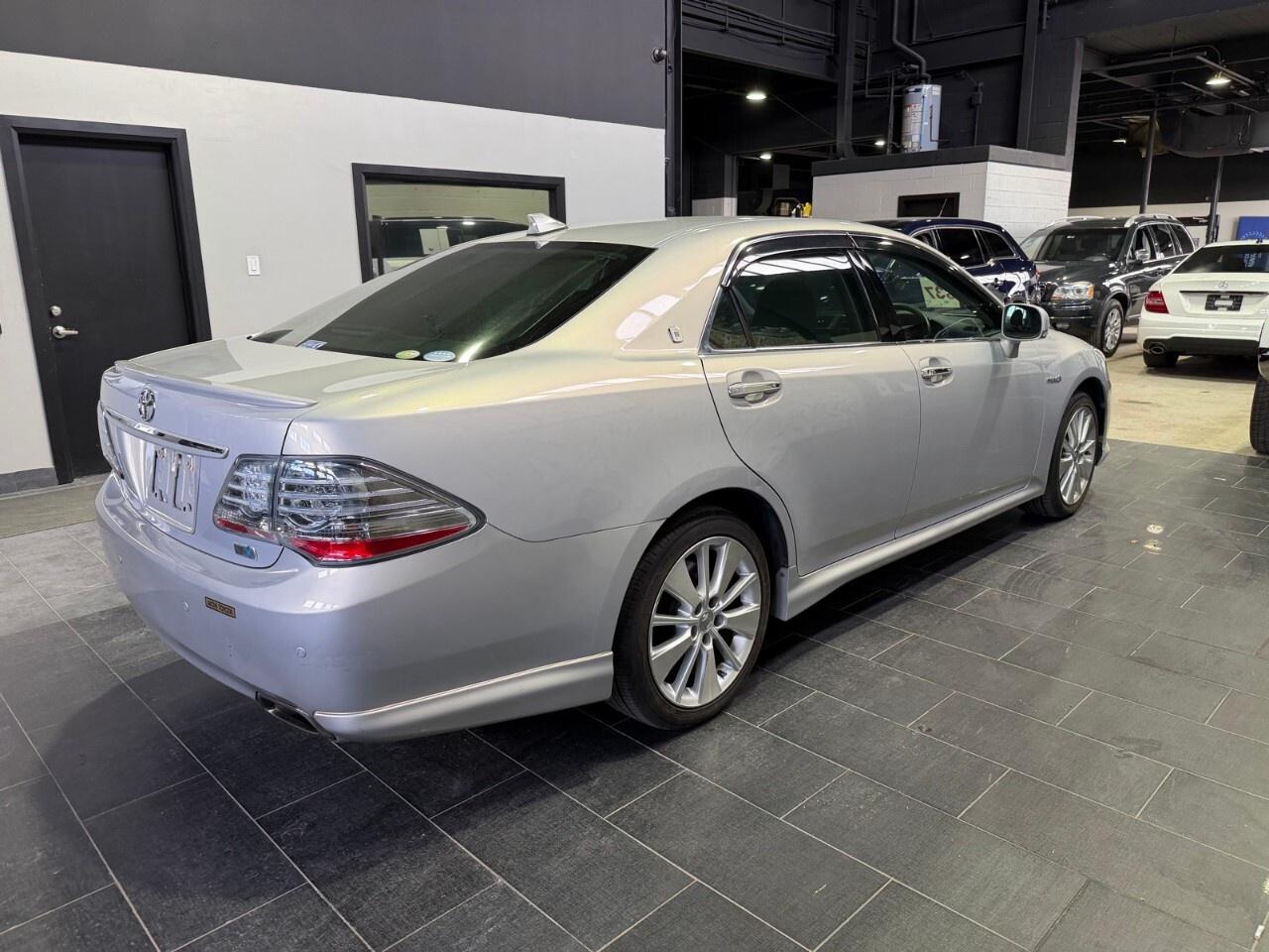 2010 Toyota Crown Limited 2008 Toyota Crown, V6 hybrid ? Photo