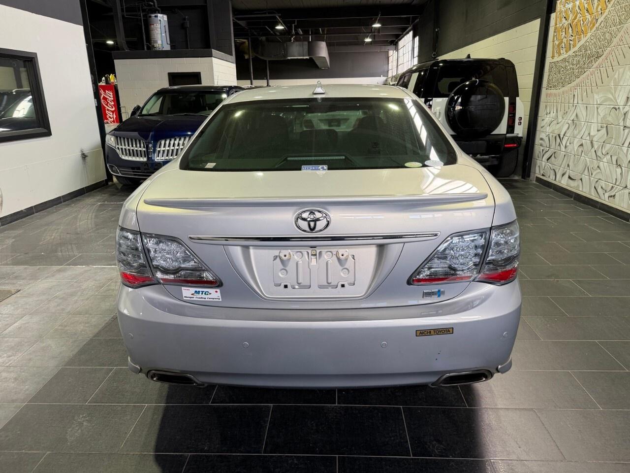 2010 Toyota Crown Limited 2008 Toyota Crown, V6 hybrid ? Photo