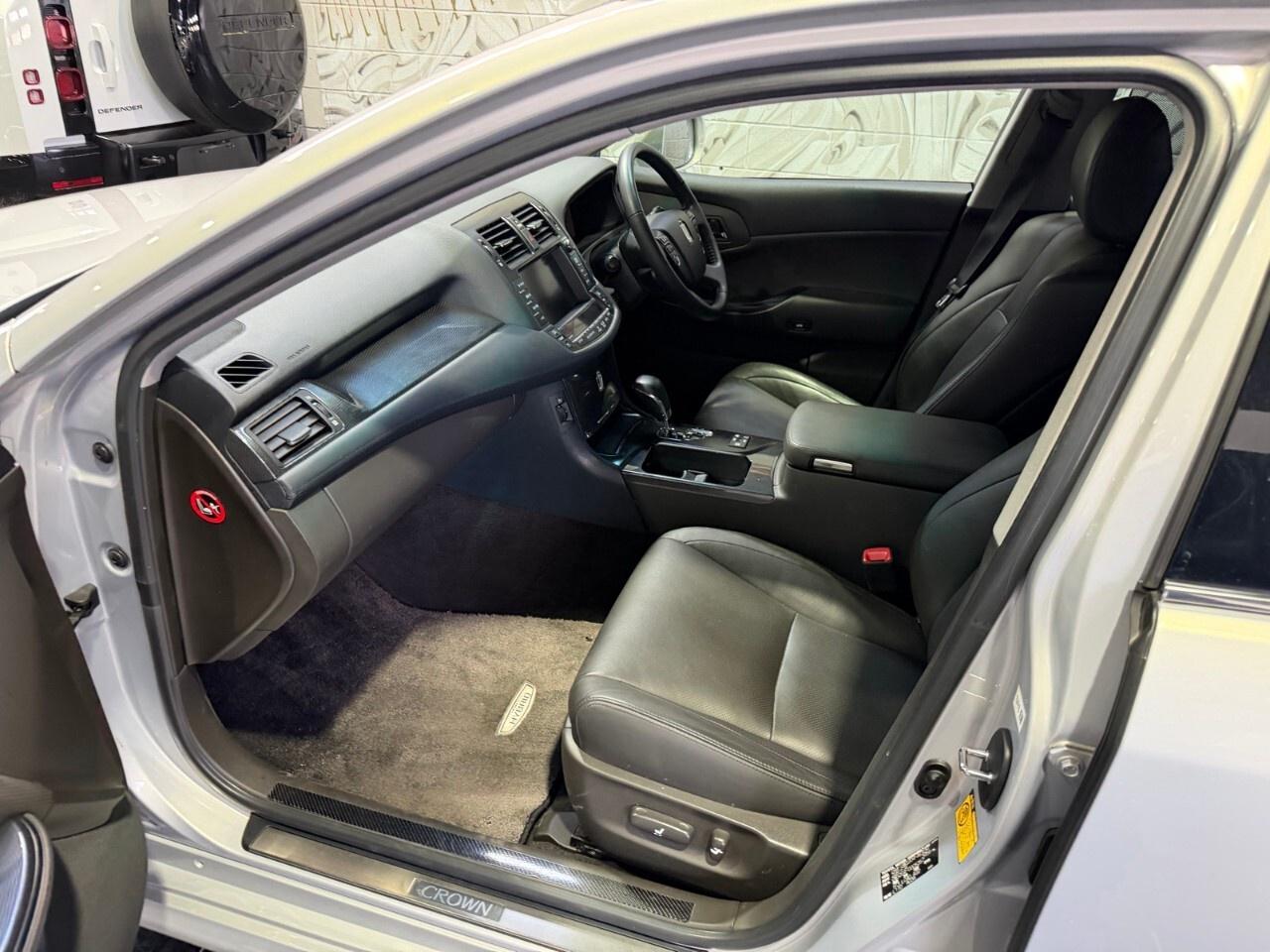 2010 Toyota Crown Limited 2008 Toyota Crown, V6 hybrid ? Photo