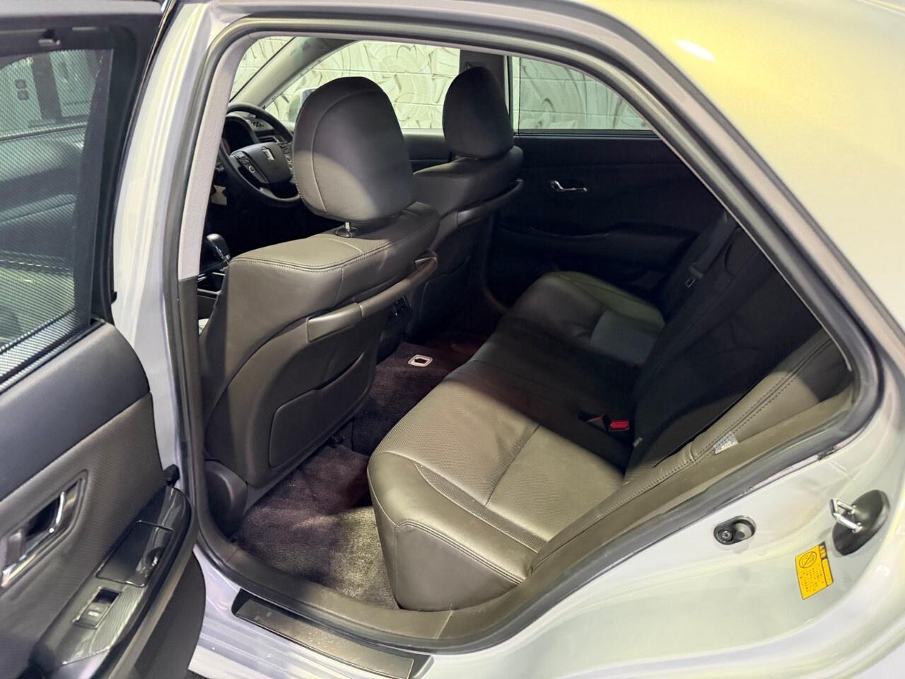 2010 Toyota Crown Limited 2008 Toyota Crown, V6 hybrid ? Photo