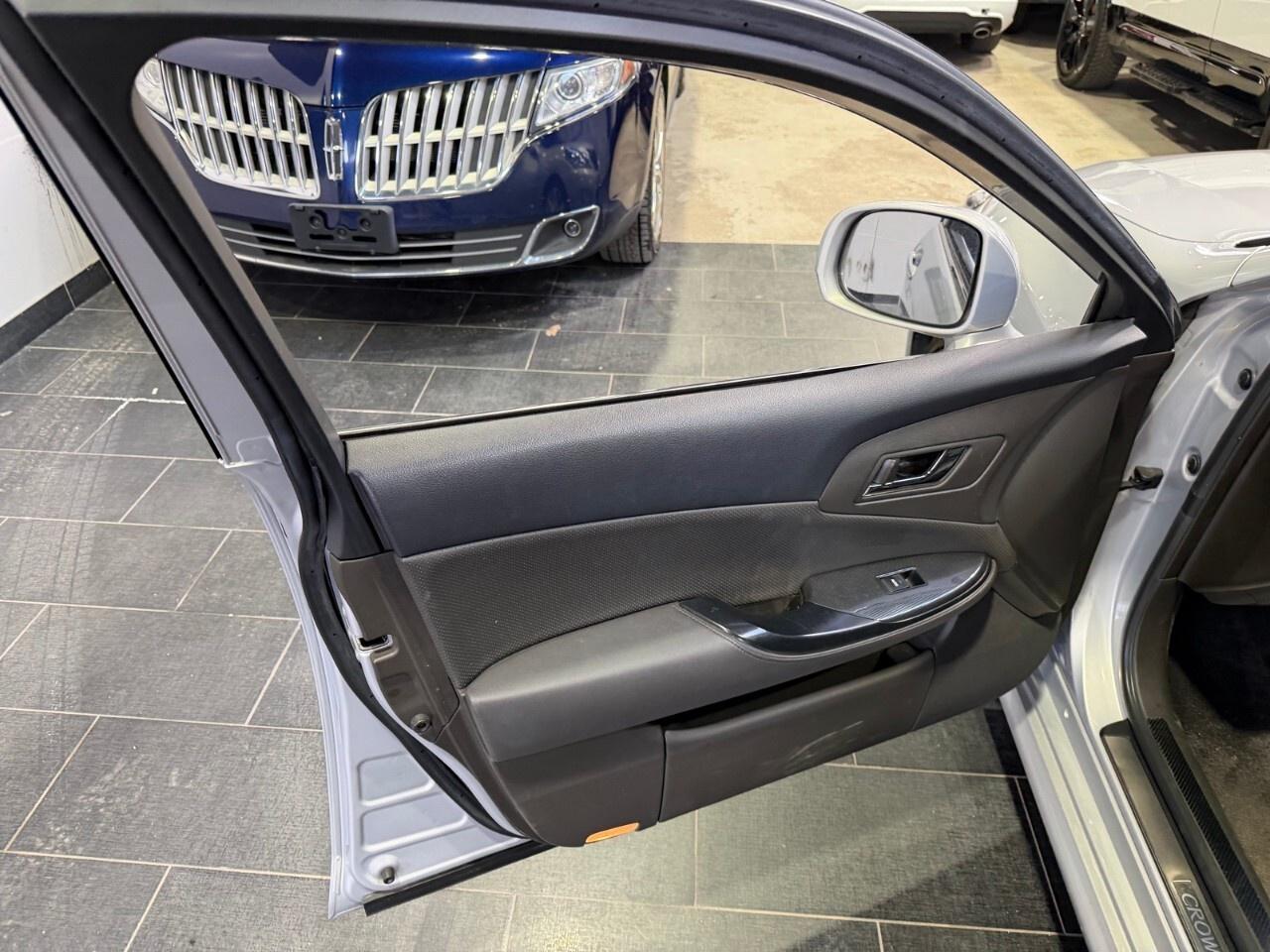 2010 Toyota Crown Limited 2008 Toyota Crown, V6 hybrid ? Photo